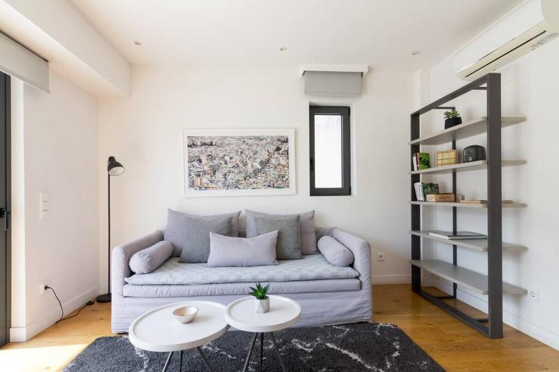 Athens Trikoupi Suite E1 — отель с удобным расположением в Афины
