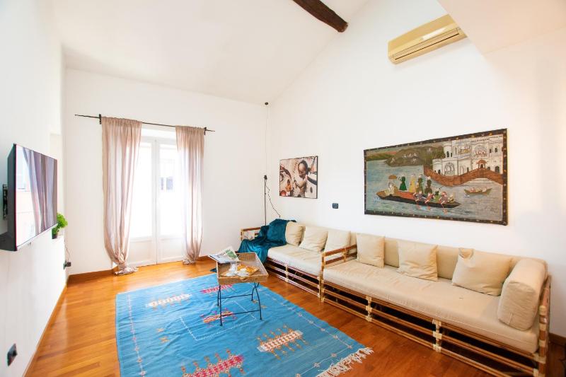[IHost Apartment] - Ticinese 75 — отель в Милане, Италия