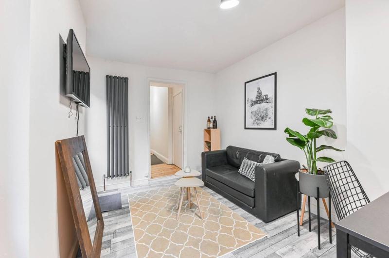 Stylish 2 Bed Garden Flat in Zone 1 Central London — отзывы гостей и цены