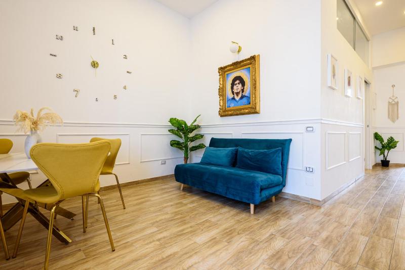 Luxury Apartment in Central City — отель с удобствами в Неаполе