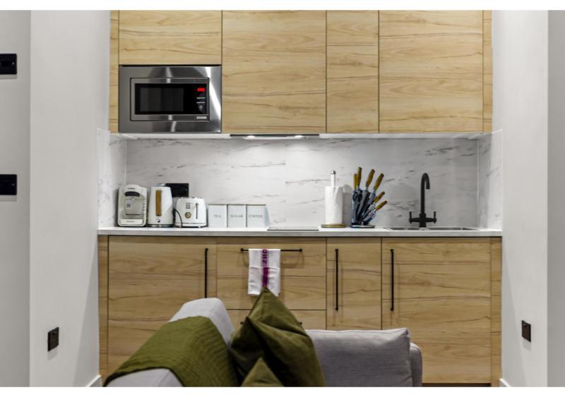 Charming 1BR Oasis in the Heart of Clapton Common — забронировать отель в Лондоне