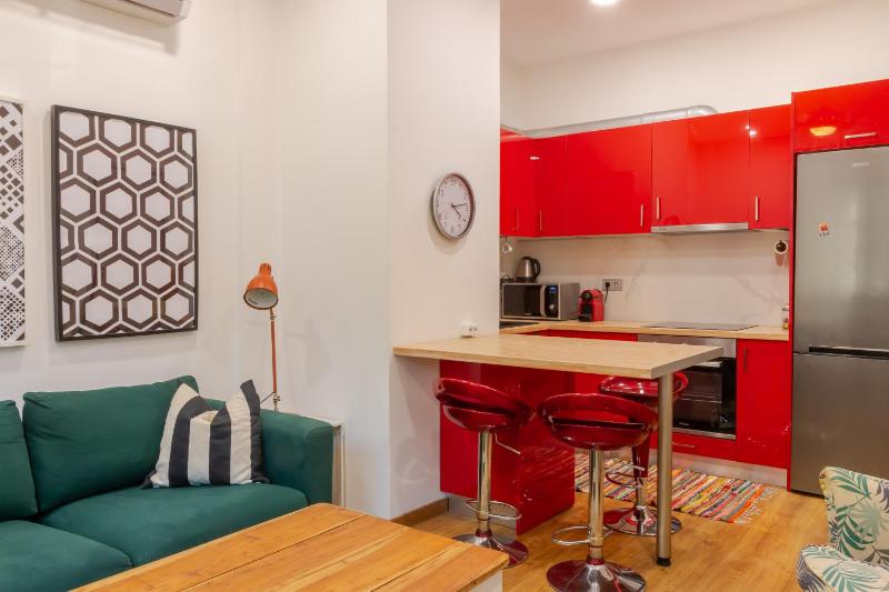 Academia apartments by the park — комфортный отель в Афины