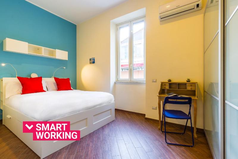 Teatro Nuovo Apartment by Wonderful Italy — отель с удобным расположением в Неаполе