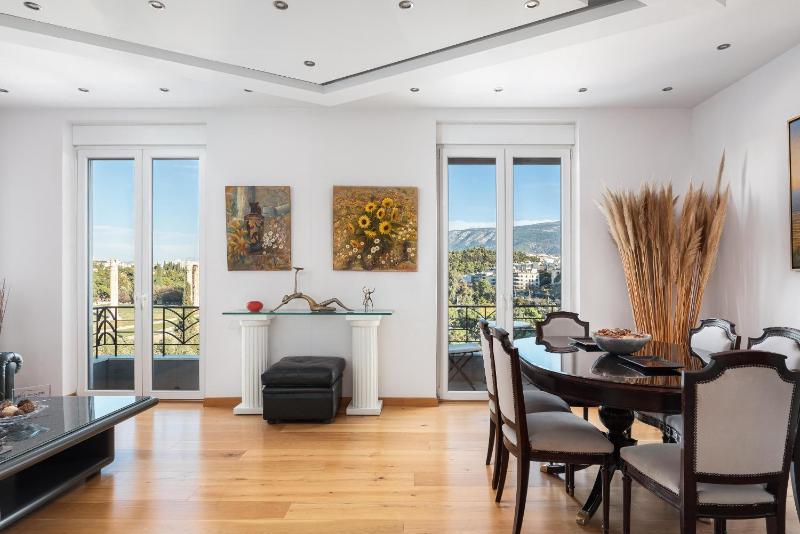 Цены на Acropolis Elegant Penthouse в Афины