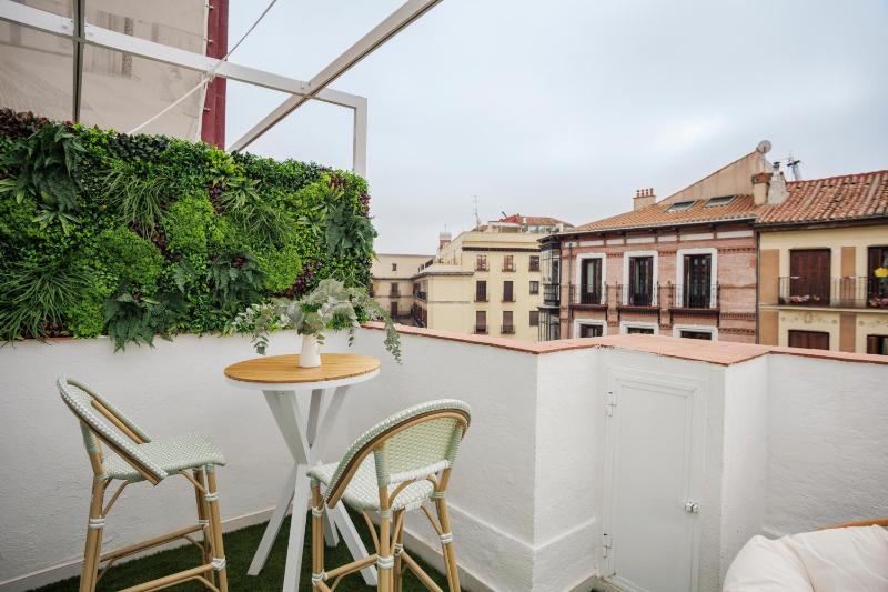 Heima Penthouse suite Old Town — отель с удобствами в Мадриде