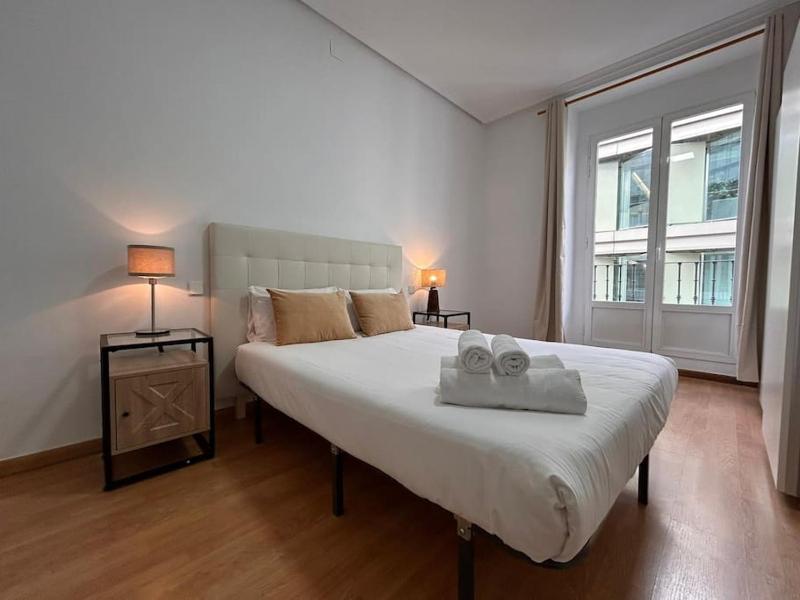Цены на Stunning apartment in Gran Via for 4 people. S3 в Мадриде