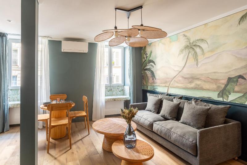 The Blue Nature Suite Downtown Montmartre — отель в Париже, Франция