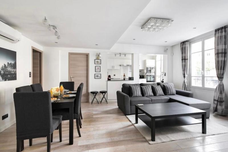 Spacious and bright 63 m cocoon in Paris 3th — отзывы гостей и цены