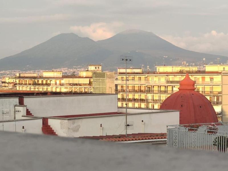 LidaHouse Terrace and Vesuvio view next Museum — отель в Неаполе, Италия