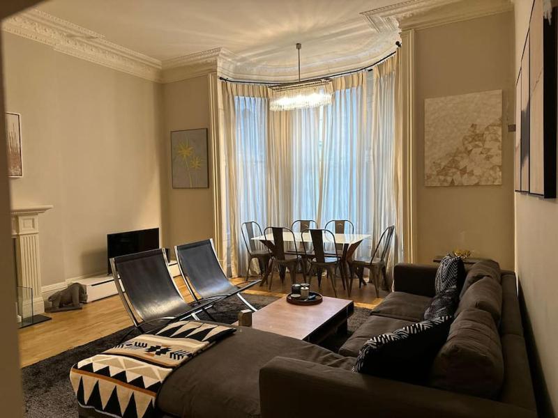 Stunning 2 bed/2bath flat in heart of Kensington — отель в Лондоне, Соединенное Королевство
