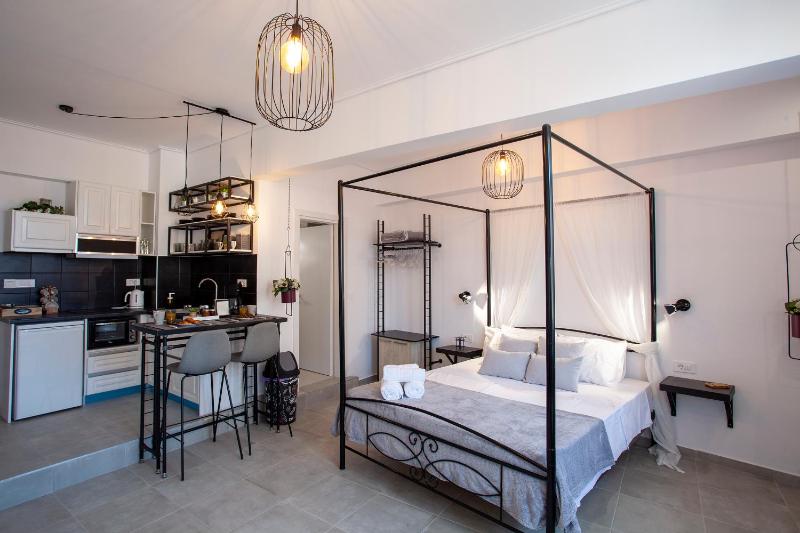 Luxury One Bedroom Aristophanes Apartment — отзывы гостей и цены