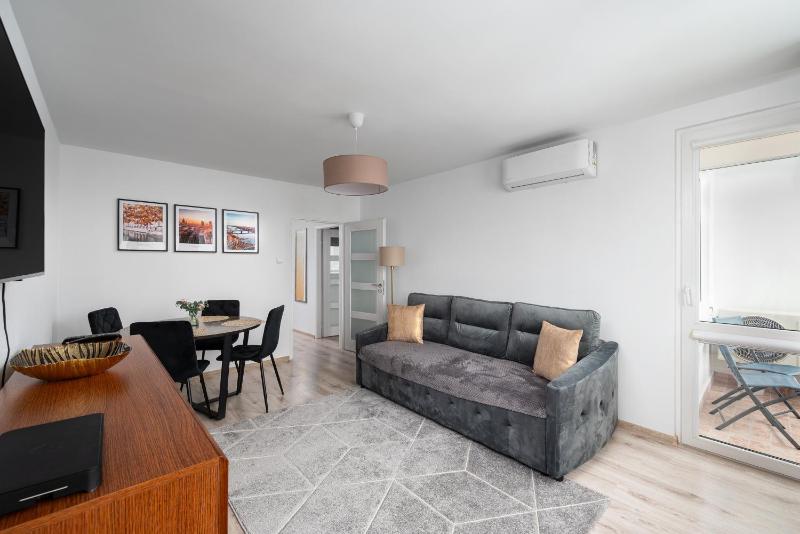 9th Floor City View Apartment — комфортный отель в Варшаве