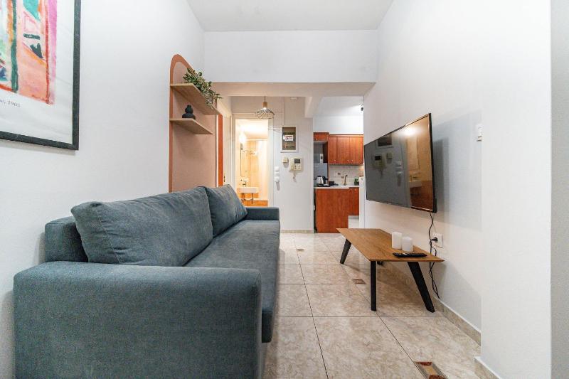 Per56 by Smart Cozy Suites - Right next to the metro - Parking - Available 24hr — отель в Афины, Греция