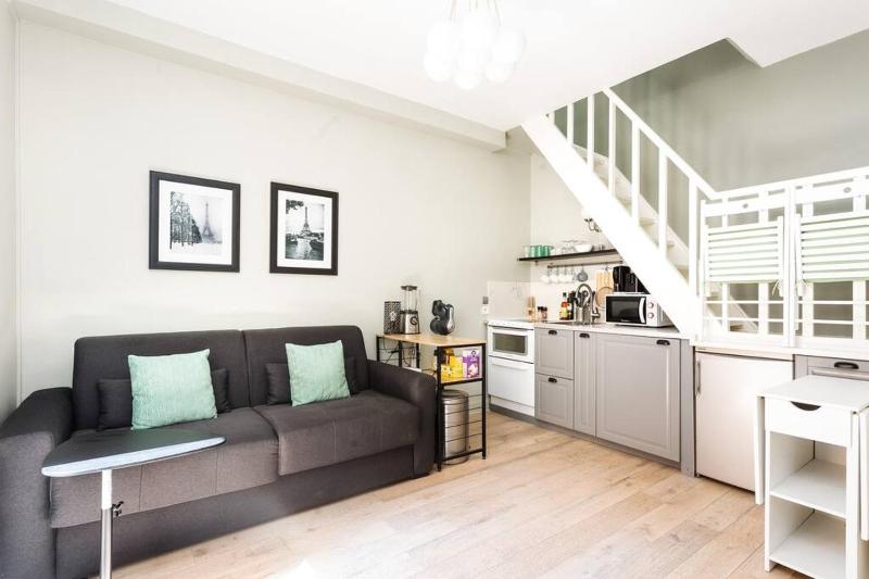 Special! 500m to Eiffel Tower: Duplex with terrace — отель с удобствами в Париже