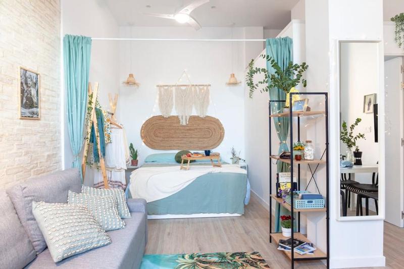Artistic Beach Retreat - Digital Nomads and Couples - Amazing Location — отель с удобным расположением в Валенсии