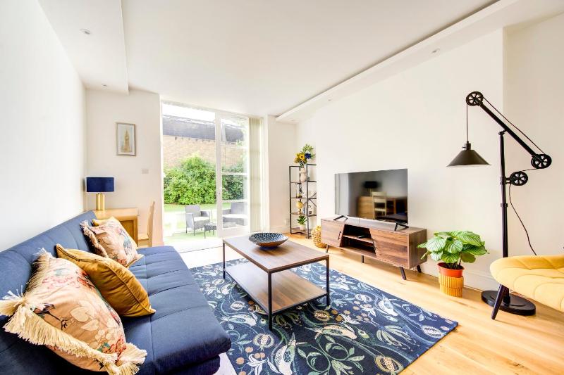 Little Venice UK Bright & Stylish garden apartment — отель с удобствами в Лондоне
