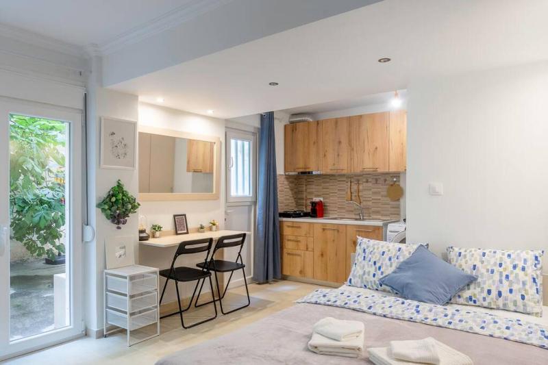 Renovated and cozy apartment close to metro — отзывы гостей и цены