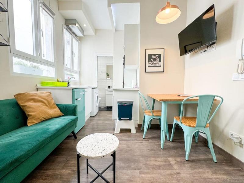 Цены на Cozy Studio in the Heart of Chueca в Мадриде