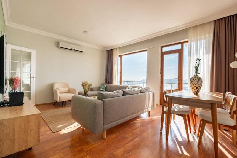 3-Bedroom Spacious Flat with Seaview — отель с удобным расположением в Стамбуле