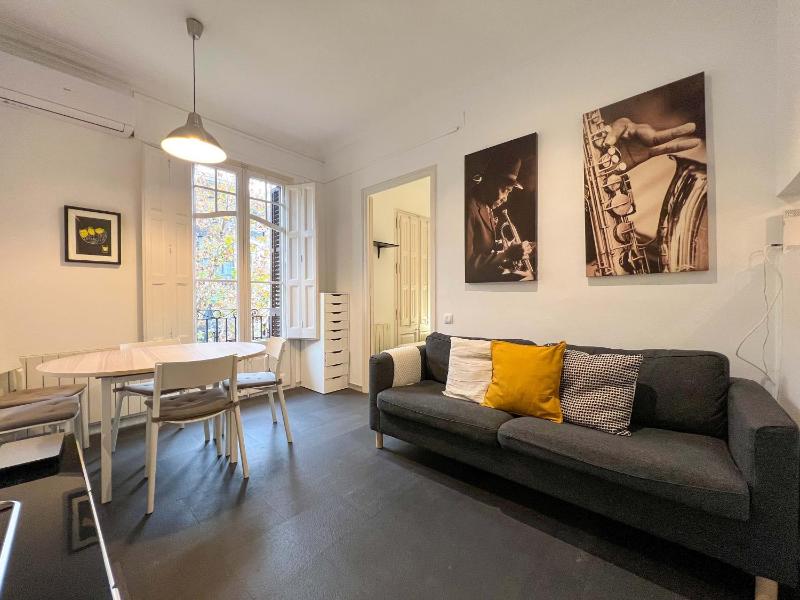 Stay Unique Apartments Cent — отель с удобствами в Барселоне