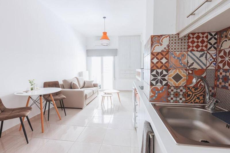 Jazzy condo near Proskopon square — комфортный отель в Афины