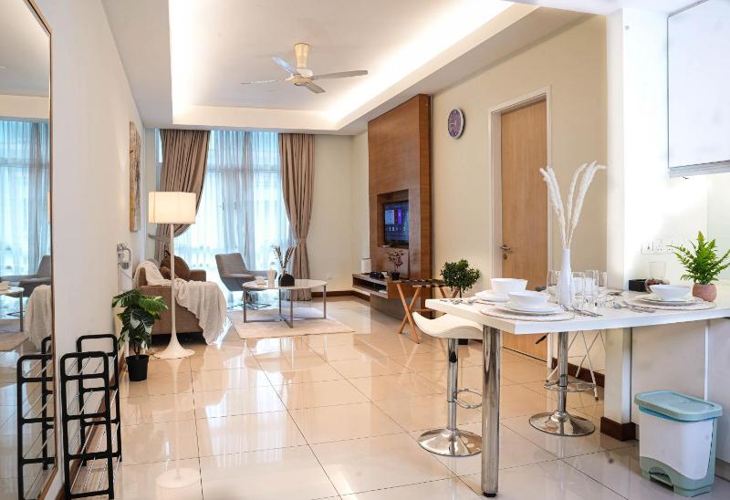 Цены на 400m to KLCC B Bintang Pavillion Monorial walking distance B54 в Куала-Лумпуре