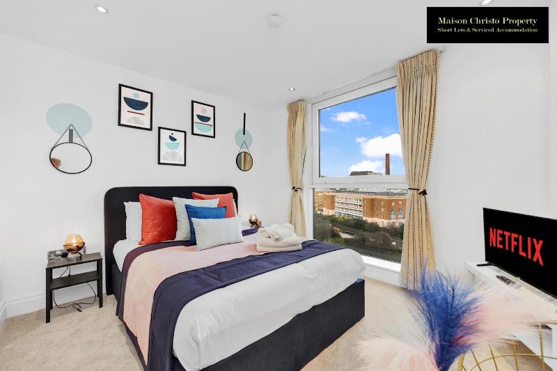 WEEKLY OR MONTHLY STAYS, London, Chelsea - Sleeps 8- 3Bedroom Serviced Apartment By Maison Christo Property — забронировать отель в Лондоне