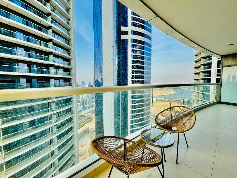 Luxurious 1BR Apartment at Damac Tower, Paramount — отель с удобным расположением в Дубае