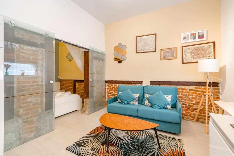 Lovely Apt in La Latina Plaza Mayor — забронировать отель в Мадриде