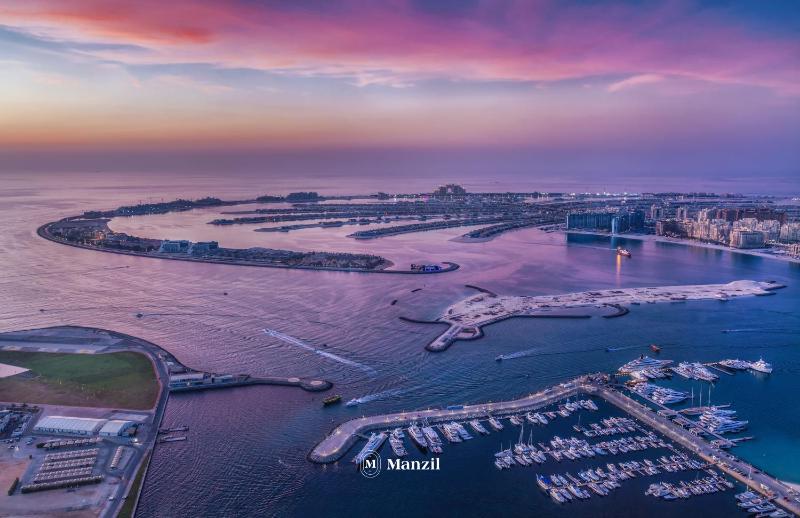 Цены на Manzil - 2BR Home in Emaar Beach Front with Sea View в Дубае