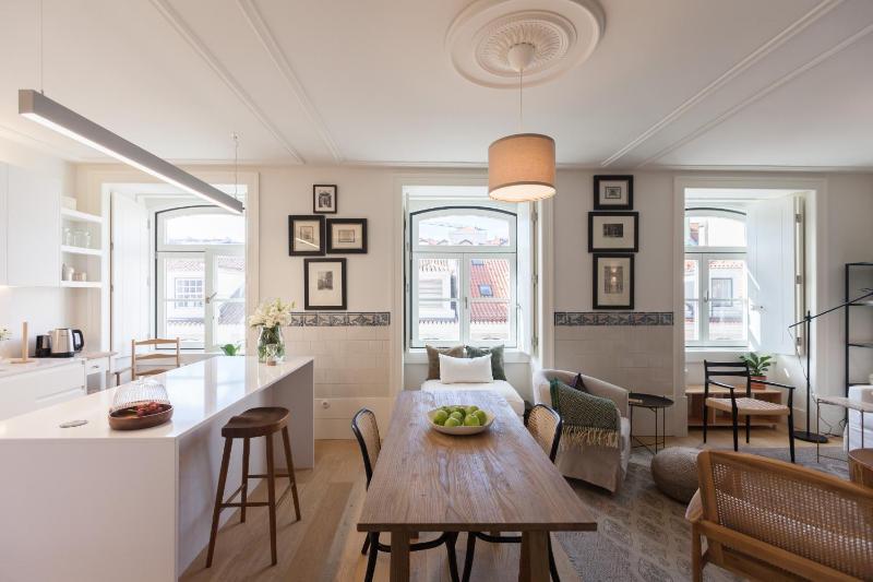 Цены на FLH Downtown Central Arammish Apartment в Лиссабоне