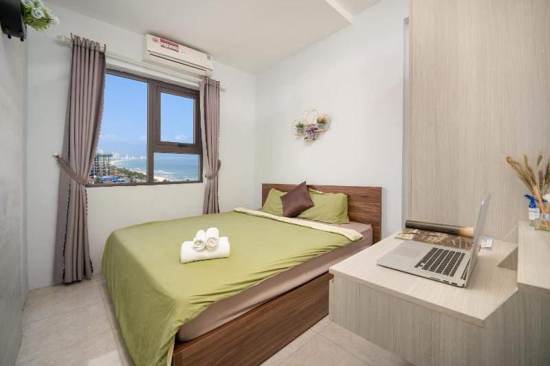 Sea View, Apartment-50meter walk from My Khe beach — отель с удобным расположением в Дананге