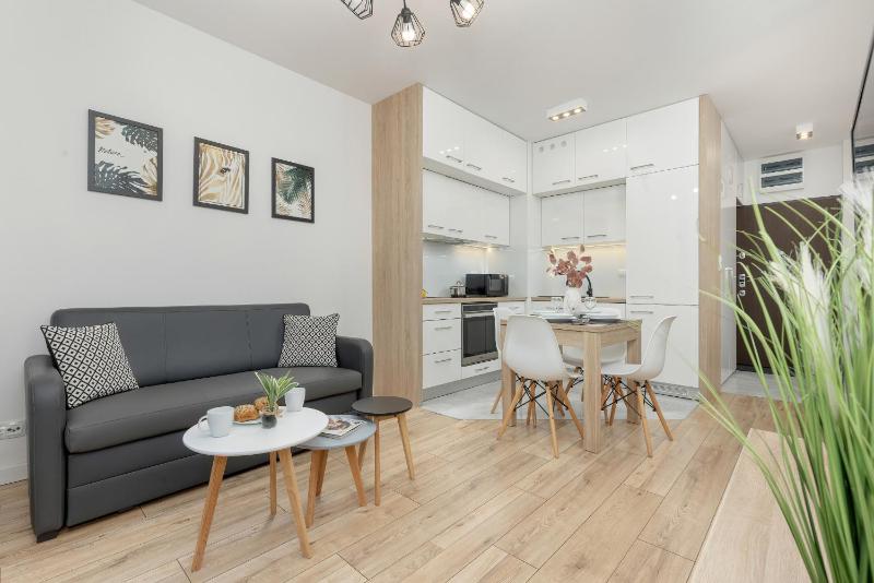 Chlodna Modern Apartment Near the Warsaw Centre by Renters — отель с удобствами в Варшаве