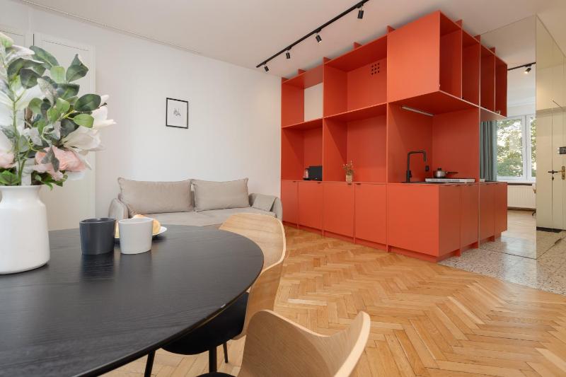 Comfortable and Modern Orange Studio in Warsaw by Renters — отель с удобствами в Варшаве