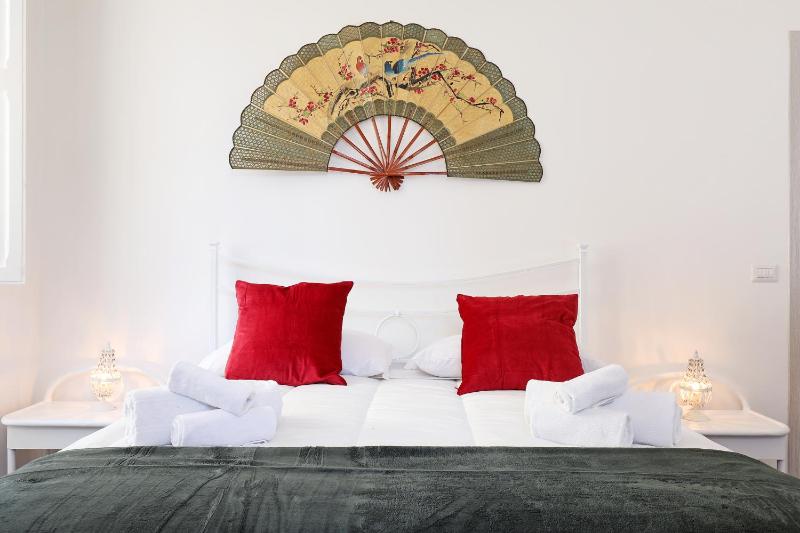 Cornelia - Charme Apartment — комфортный отель в Риме