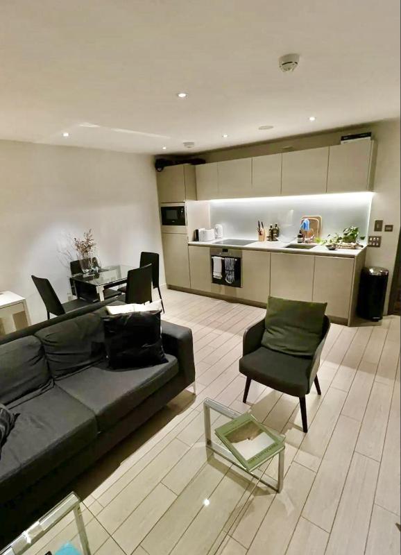 Trendy & Chic Apartment In The Heart of London — забронировать отель в Лондоне