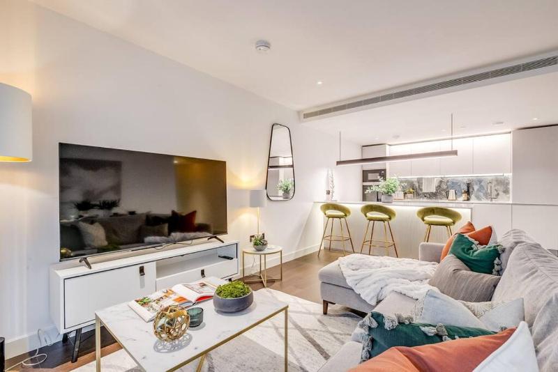 Sleek 2BR London Hideaway Balcony Near Westfield — отзывы гостей и цены