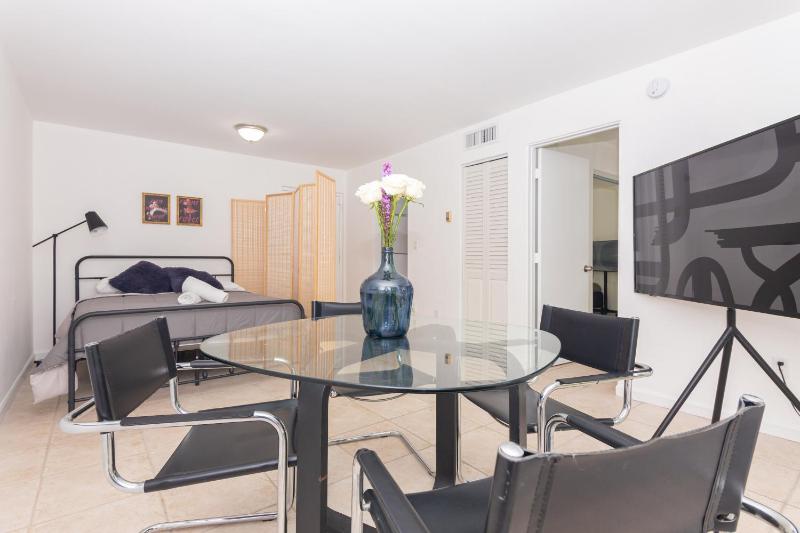 Цены на One Bedroom Apartment - with Parking & Balcony - Heart of Wynwood в Майами