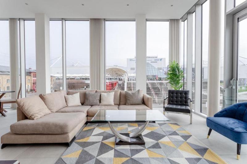 Luxury 1Bed In Converted Warehouse Next To London Excel — забронировать отель в Лондоне