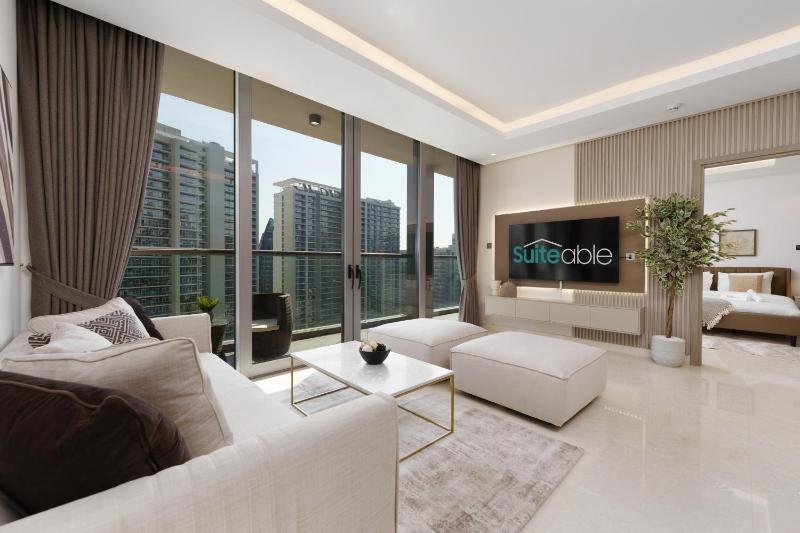 Business Bay Exquisite Living Experience-Suiteable — отель с удобствами в Дубае
