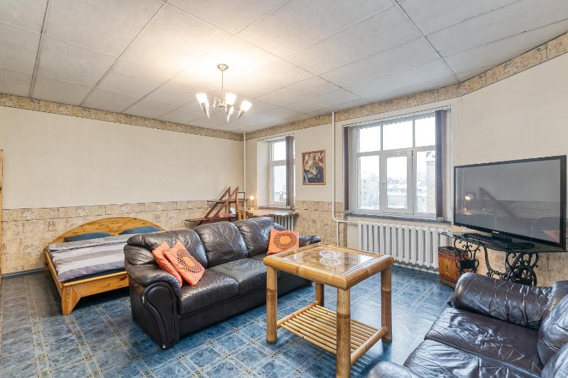 Sanny 1 bedroom apartment in Centre of Riga — отель с удобствами в риге