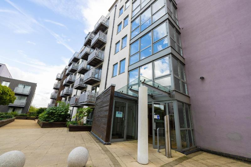 Beautiful and spacious 2-Bed Apartment in London — забронировать отель в Лондоне