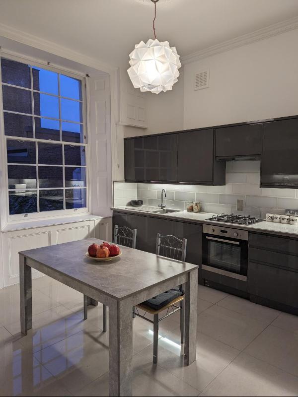 Victorian Apartment on the Famous Essex Rd in Islington — забронировать отель в Лондоне