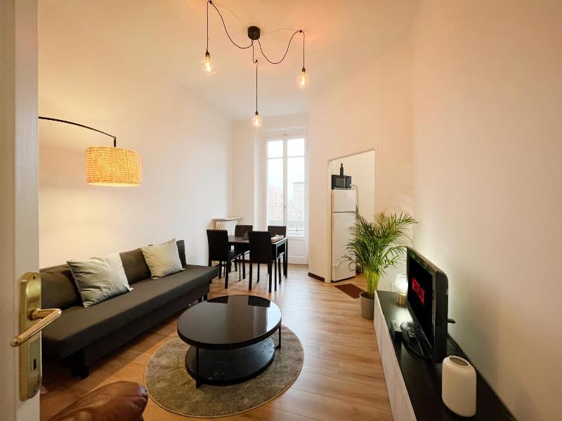 [20 min Duomo] *Design Apartment* — отель с удобствами в Милане