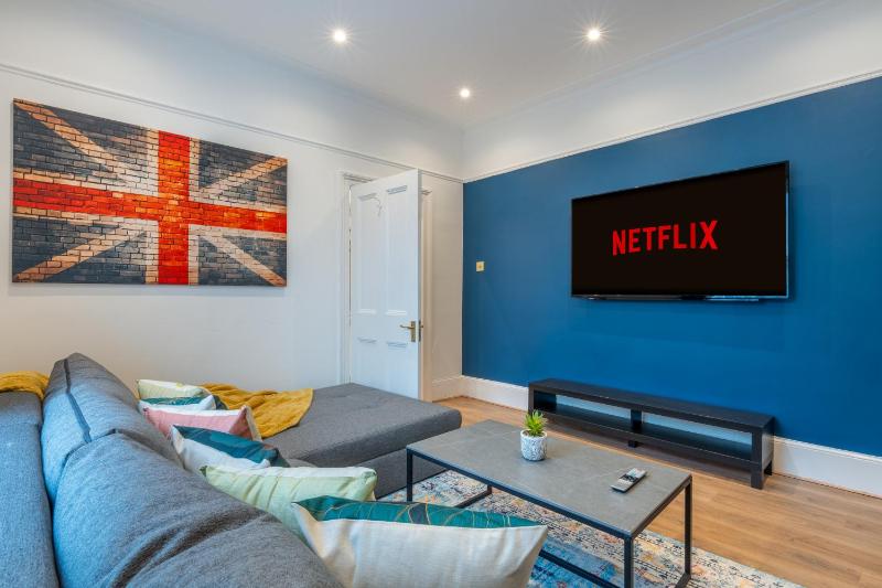 West London Period 3 Bed Family Home — отель в Лондоне, Соединенное Королевство