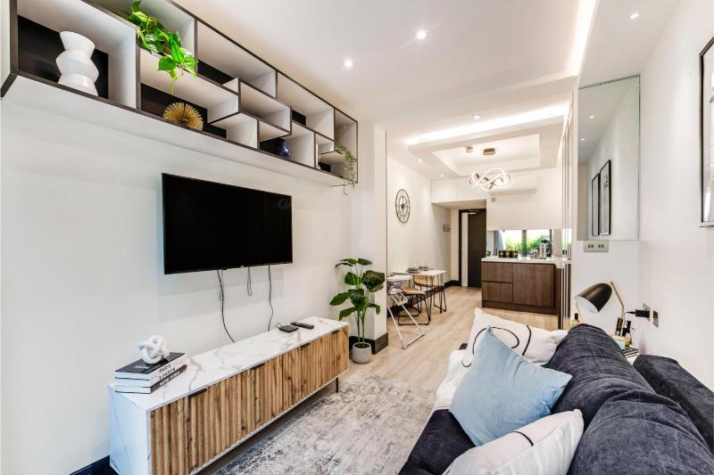Цены на Chic Studio w/ Outdoor Space -Excellent Location в Лондоне