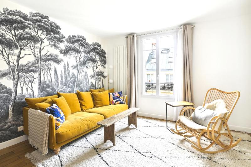 Luxury top floor duplex near Le Marais — отель с удобствами в Париже