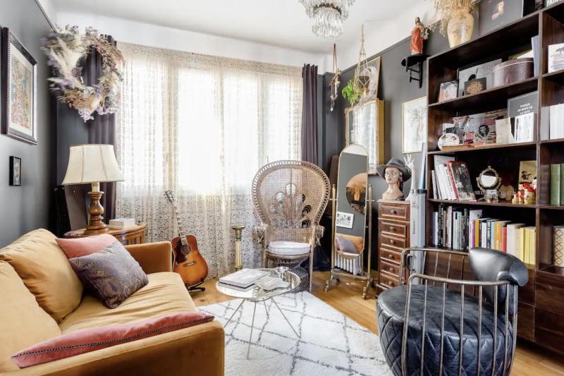 Romantic Montmartre apartment opposite Sacre-Coeur — комфортный отель в Париже