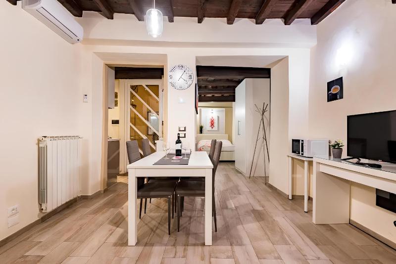 BE YOUR HOME - Just a Step Away from Everything — отель с удобным расположением в Флоренции