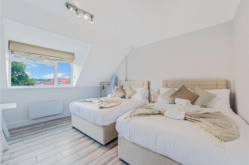 Цены на Sweet and Lovely 2BR with Free Parking в Лондоне